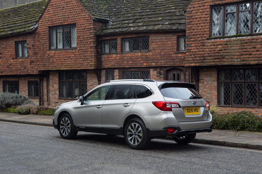  Subaru Outback 2.0D 2015 года  (UK) (фото 6 из 32)